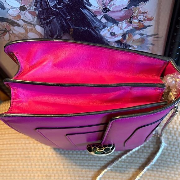Bulgari Fuchsia Leather Shoulder Bag with Serpenti Head clasp - Picture 4 of 10